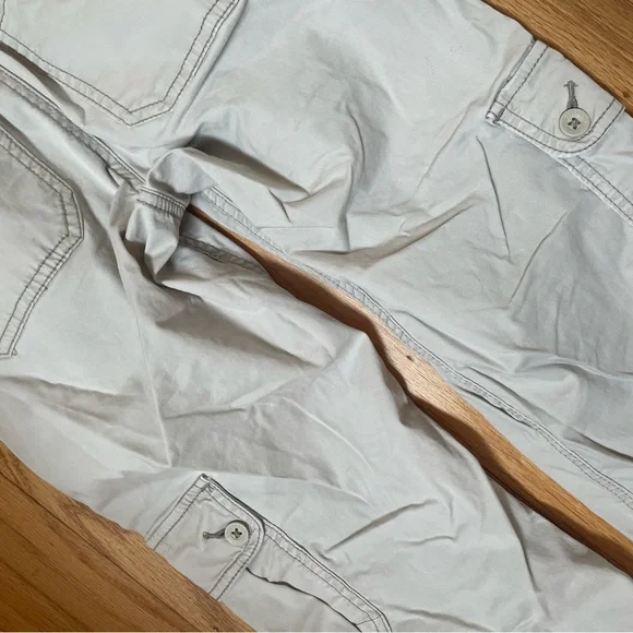 Hollister Mid rise Relaxed Cargo Pants - Picture 15 of 16